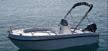 4-seater boat to Hire a 
